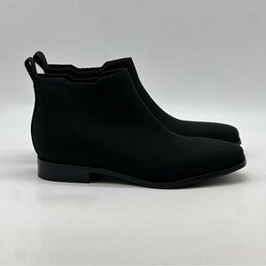 Vivaia Ryan Pro Water Repellent Ankle Shoe. Size 8